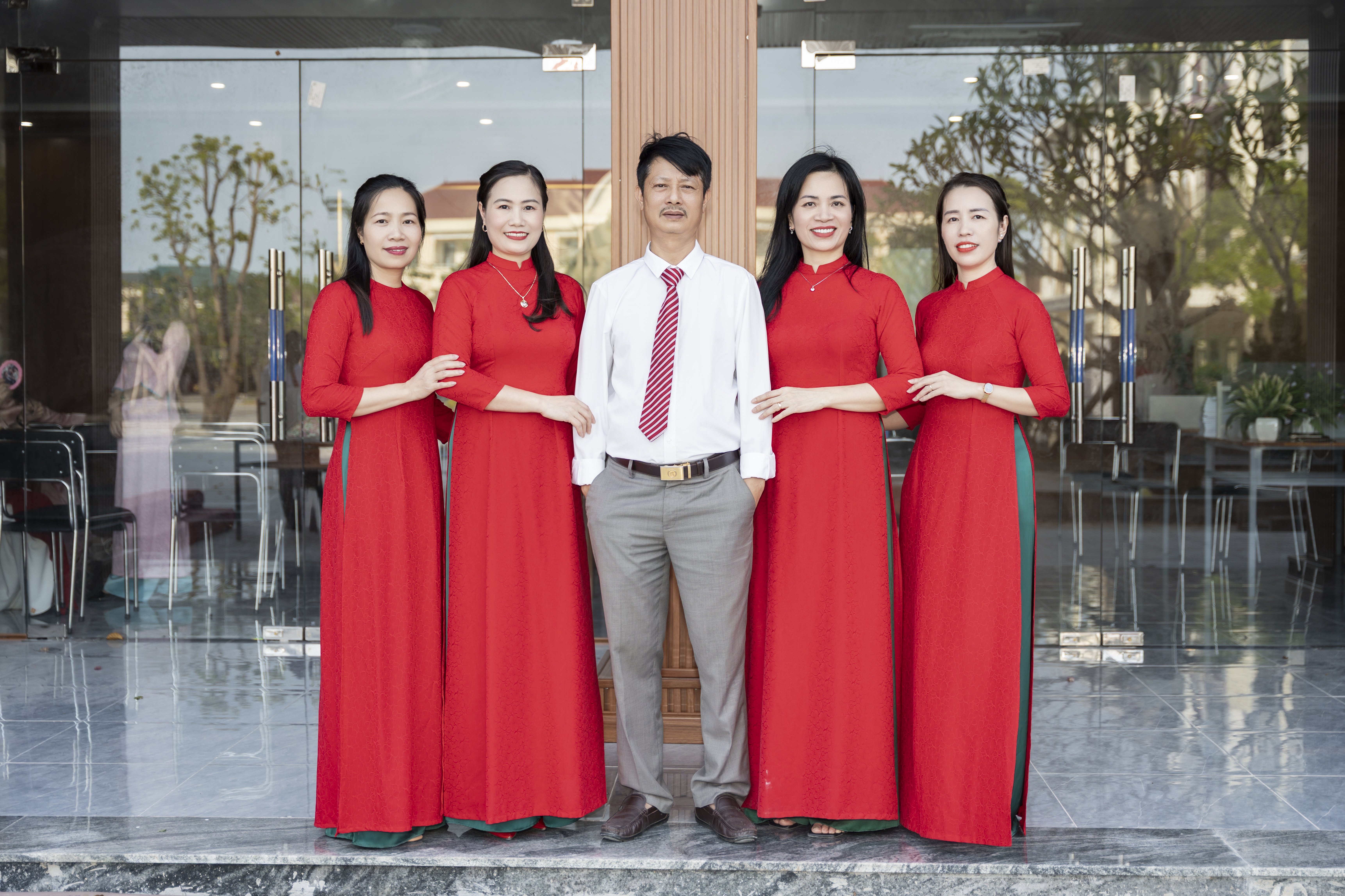 Cán bộ tổ văn phòng